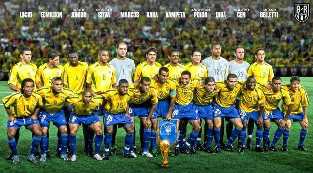 巴西队员 巴西队员全跪在地上看内马尔